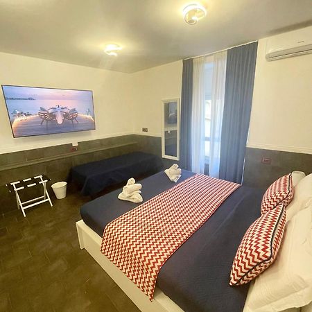 Yacht Club Angioino Hotel เนเปิลส์ ภายนอก รูปภาพ